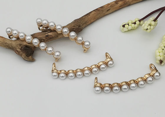 중국 의자 창틀 리본 장식 부속품이 활 모양으로 한 수정같은 상아빛 모조 진주 모조 다이아몬드에 의하여 단추를 끼웁니다 협력 업체